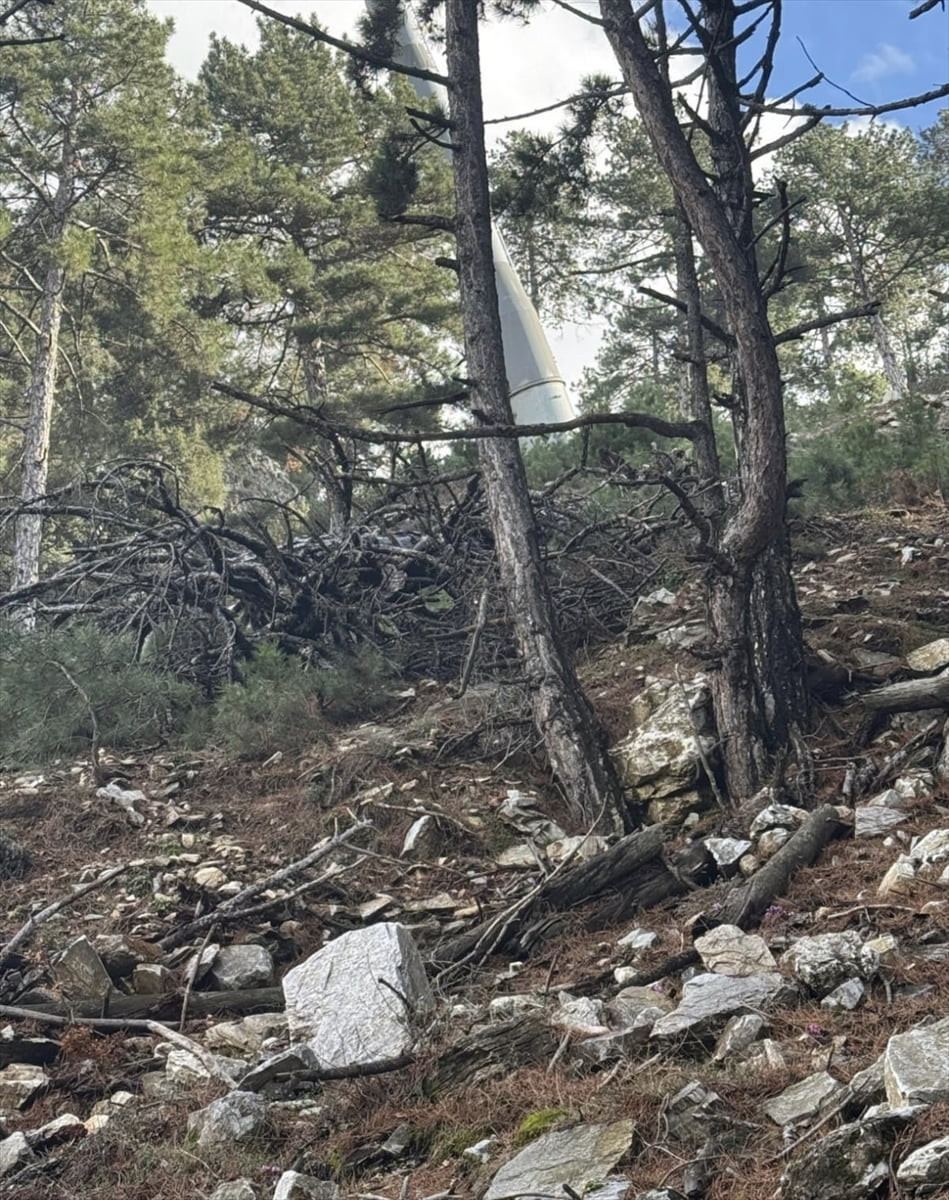 Denizli'de Bağbaşı Yaylası'na ulaşım sağlayan teleferik hattı, haberleşme kablosunun zarar görmesi...