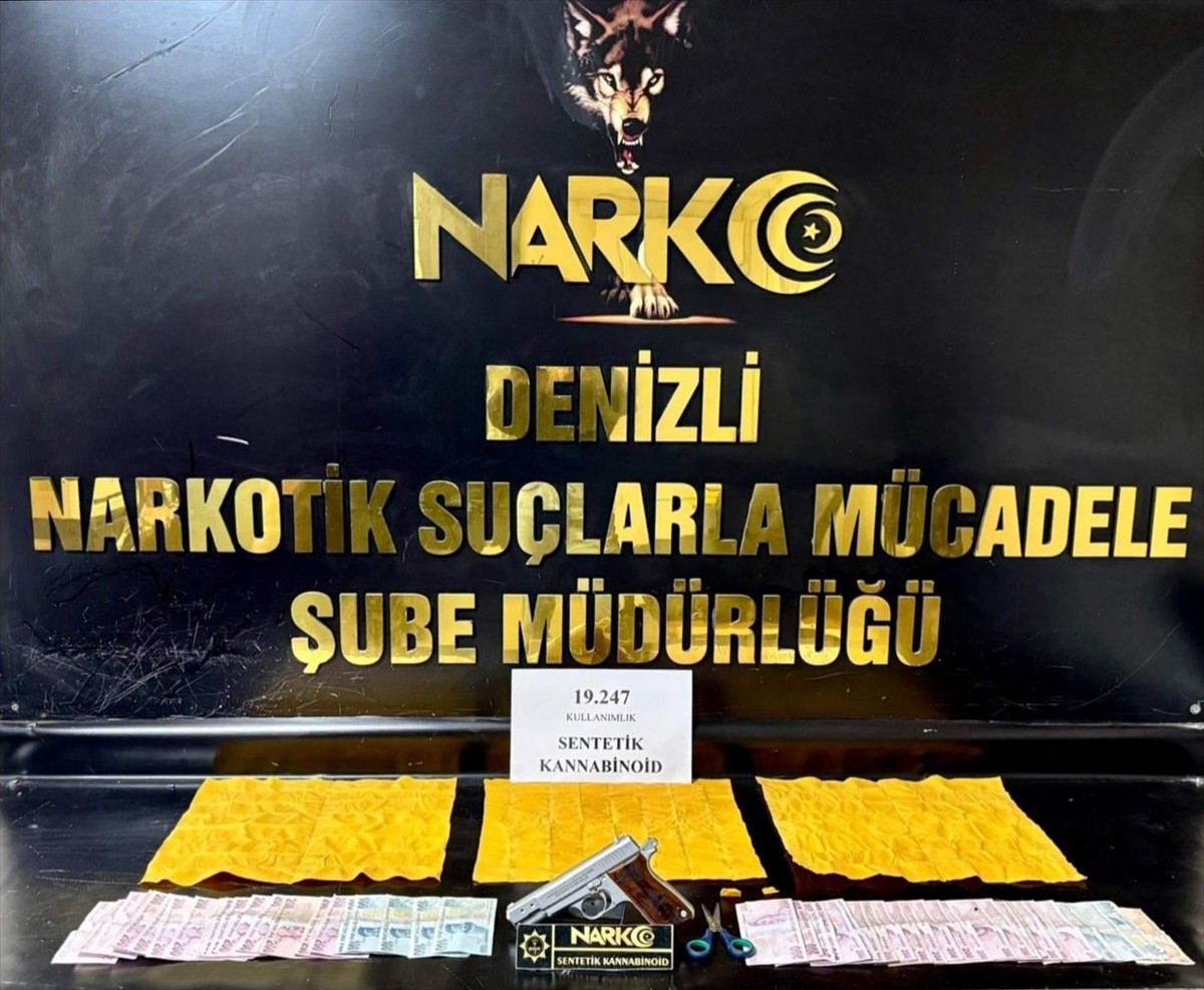 Denizli'de düzenlenen operasyonda evdeki fırının gizli bölmesinde uyuşturucu temin ettikleri...