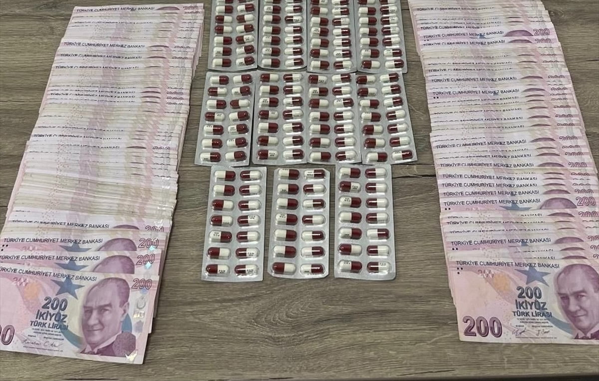 Denizli'de düzenlenen uyuşturucu operasyonunda gözaltına alınan 14 şüphelinden 5'i tutuklandı....