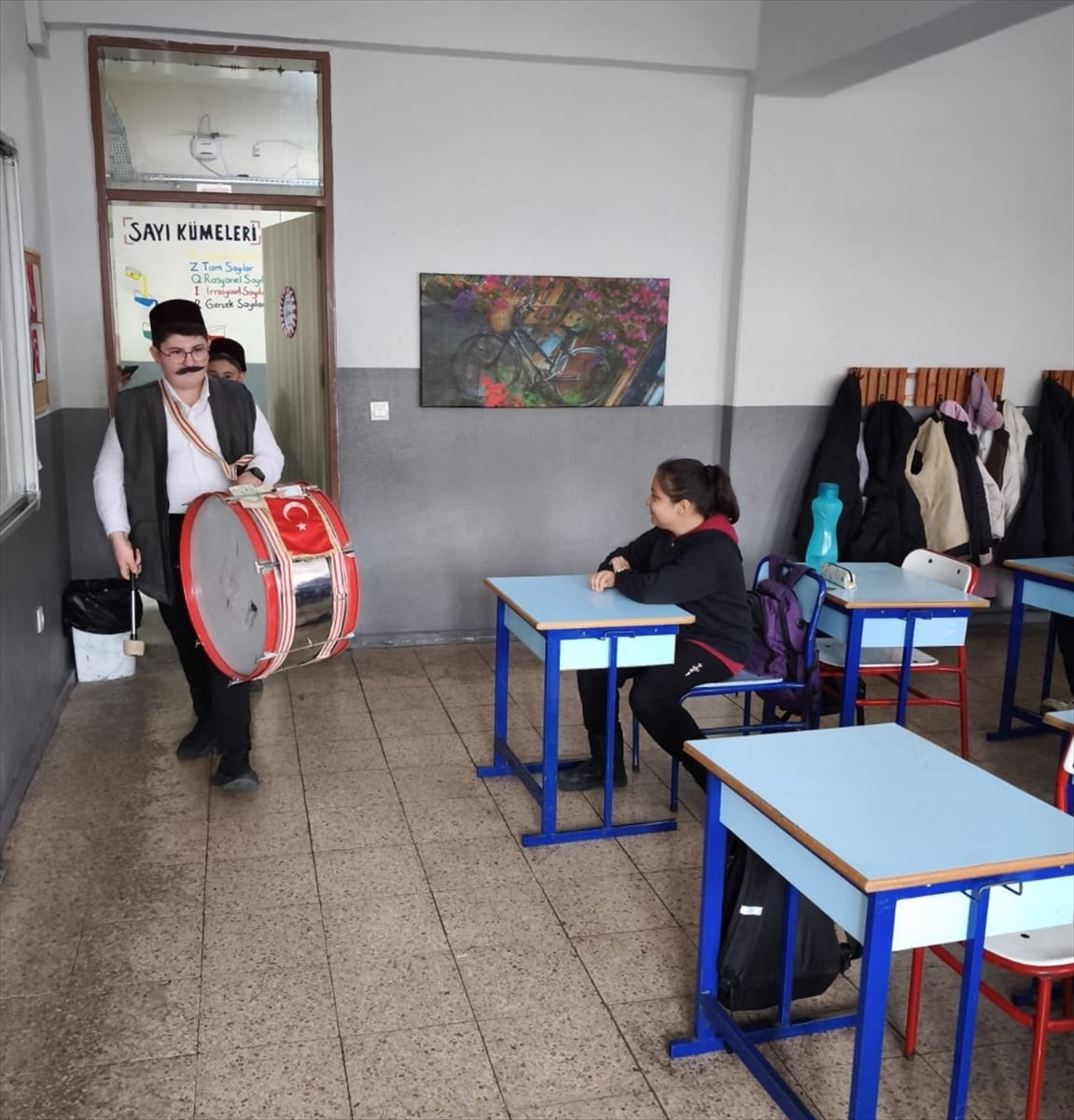 Denizli'de ilkokul, ortaokul ve liseler ramazan için süslendi. "Ramazan Sokağı" adı verilen...