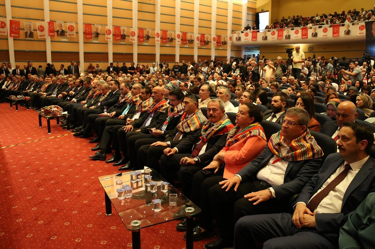 Denizli'de, Milliyetçi Hareket Partisi (MHP) Grup Başkanvekili Erkan Akçay başkanlığında "Terörsüz...