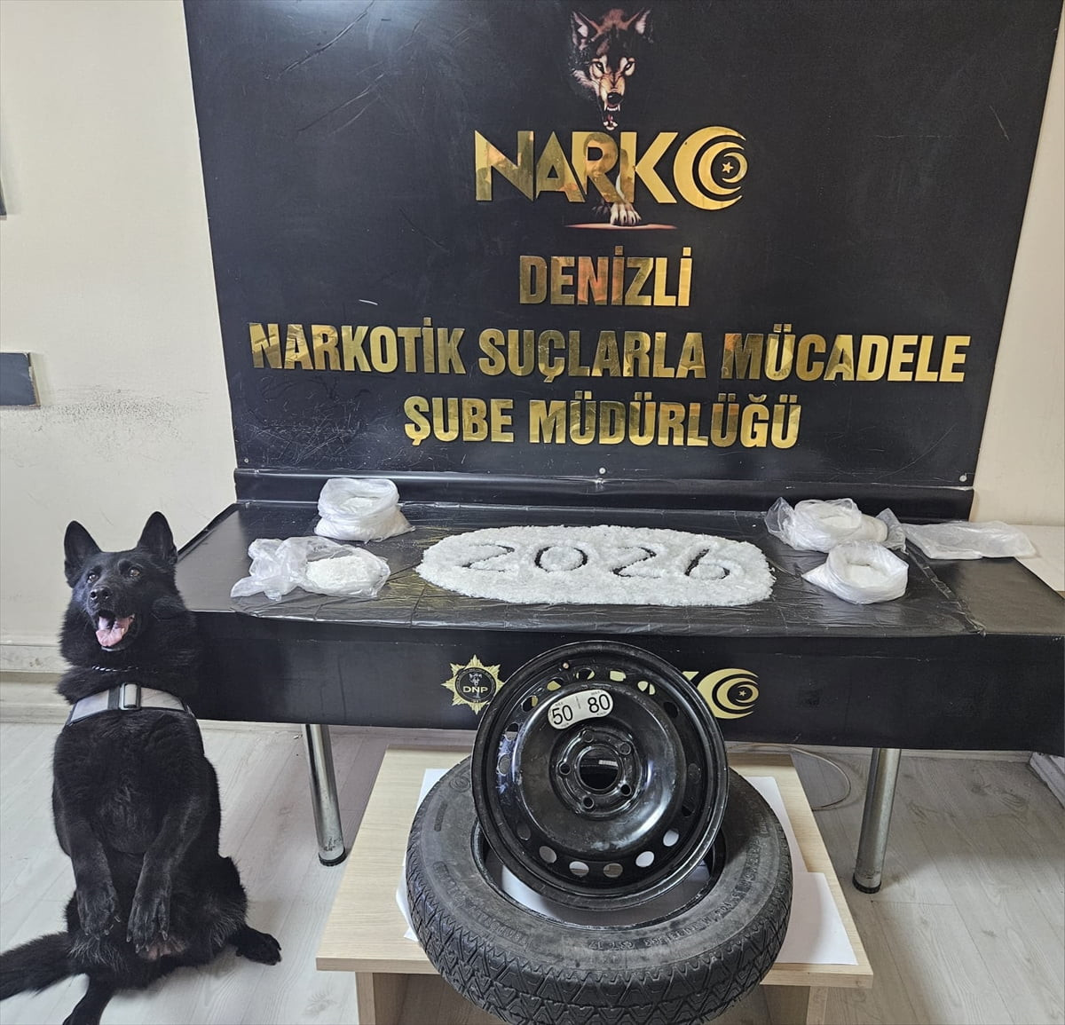 Denizli'de otomobilin yedek lastiğine gizlenmiş 4 kilogram sentetik uyuşturucu ele geçirildi, iki...