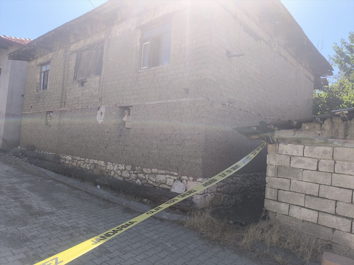 Denizli'nin Acıpayam ilçesinde, darbedildiği gerekçesiyle hastaneye kaldırılan yaşlı kadın...