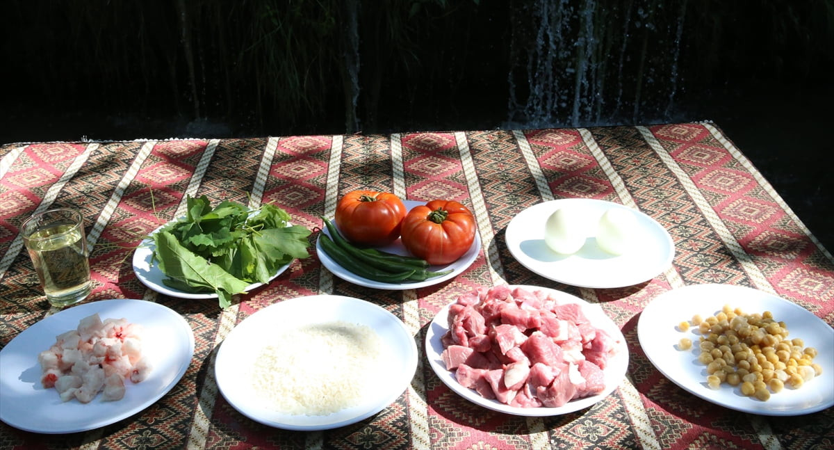 Denizli'nin Güney ilçesinin lezzetlerinden çaput aşı, pratik ve doyurucu yönüyle öne çıkıyor....