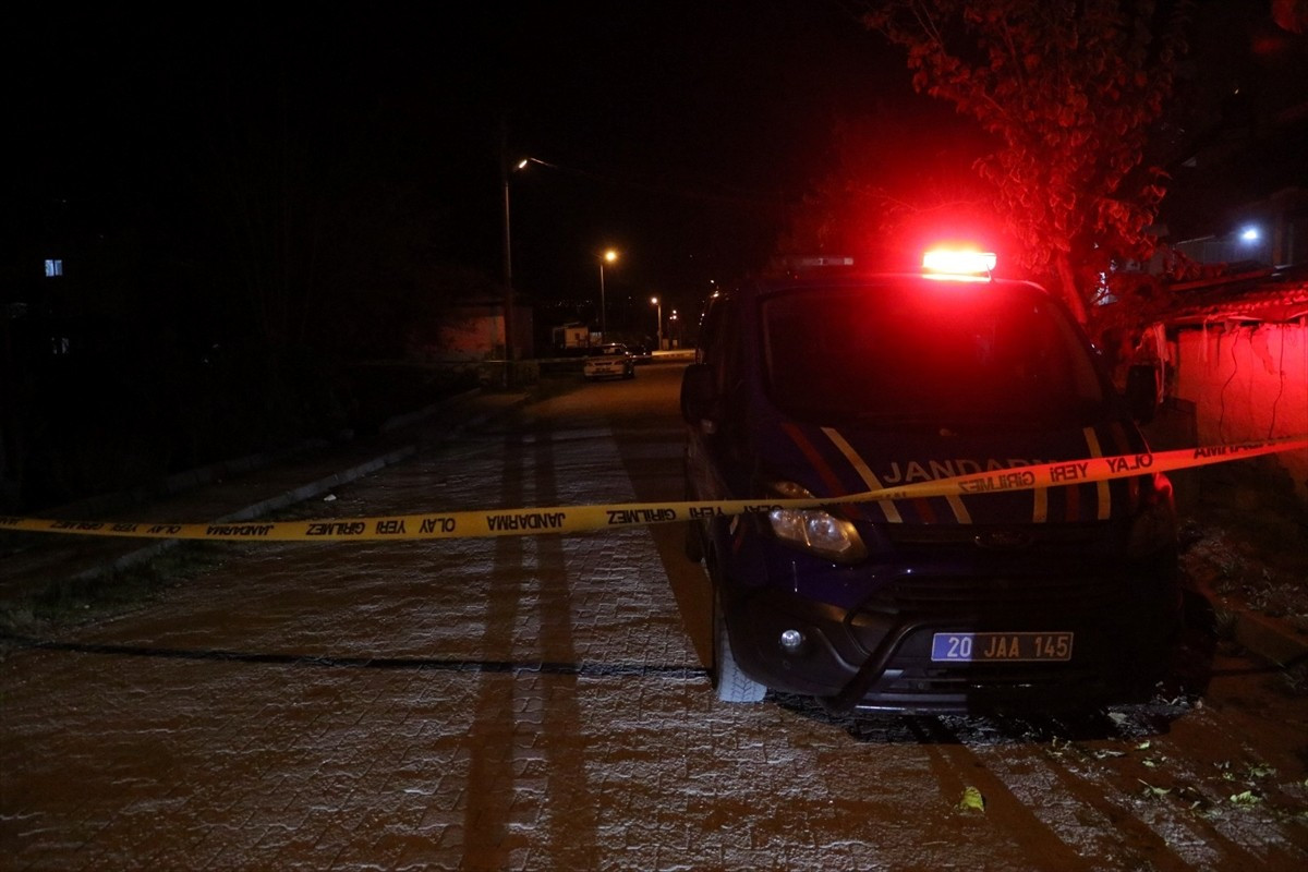 Denizli'nin Pamukkale ilçesinde elindeki tüfeğin kazara ateş alması sonucu kız arkadaşını öldüren...
