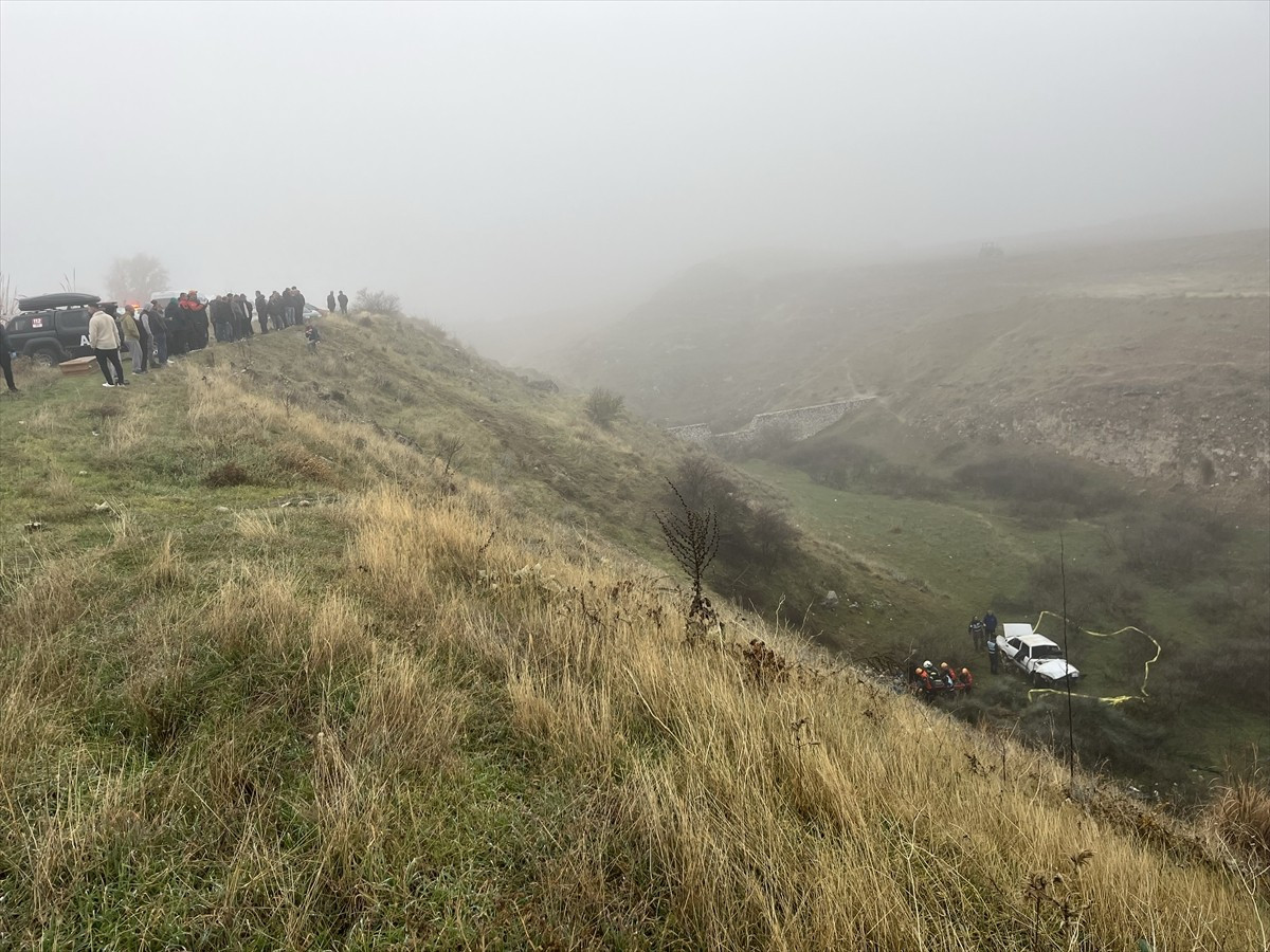 Denizli'nin Pamukkale ilçesinde otomobilin devrilmesi sonucu 1 kişi hayatını kaybetti.