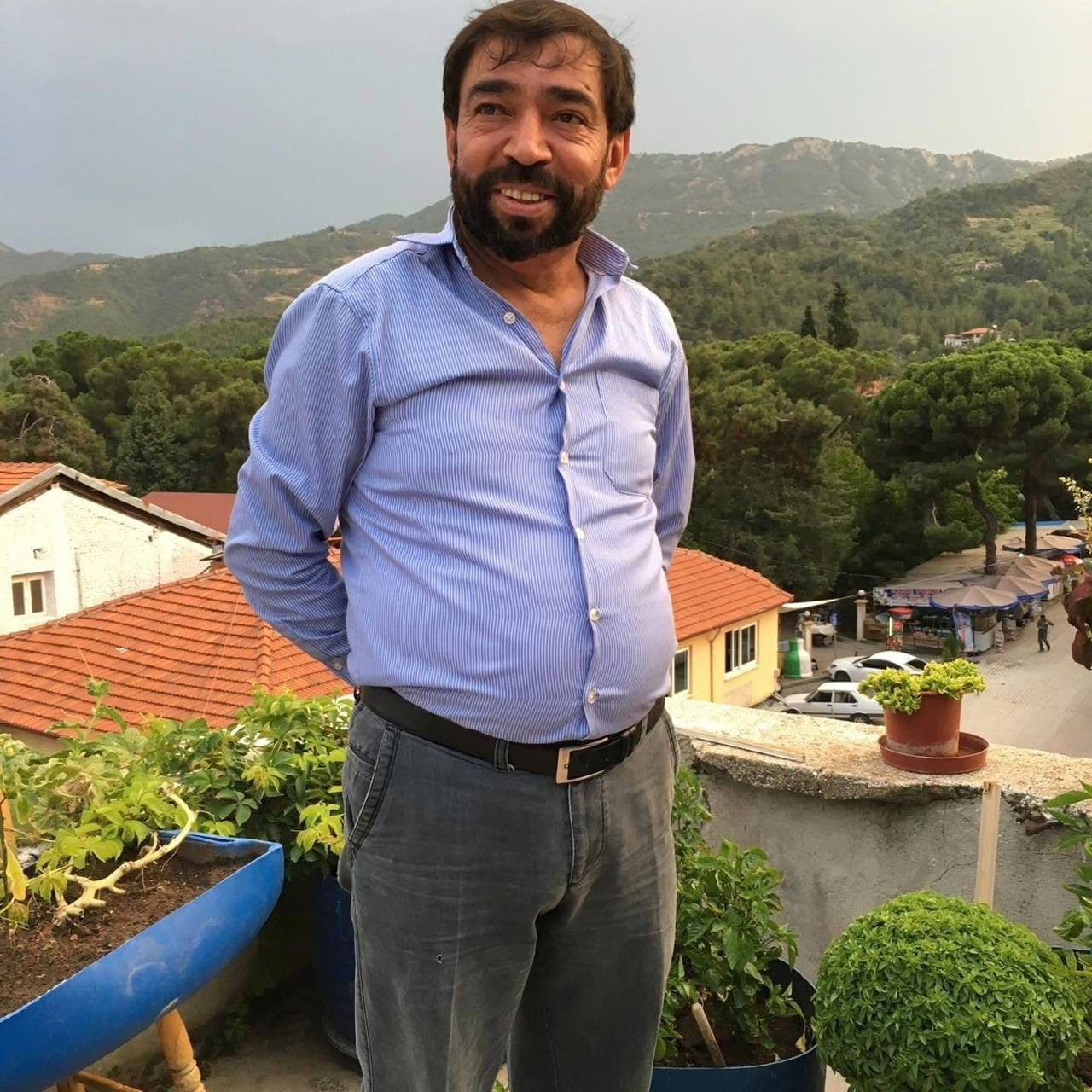 DENİZLİ’DE KAHVEHANE İŞLETMECİSİ EVİNİN MUTFAĞINDA ÖLÜ OLARAK BULUNDU.