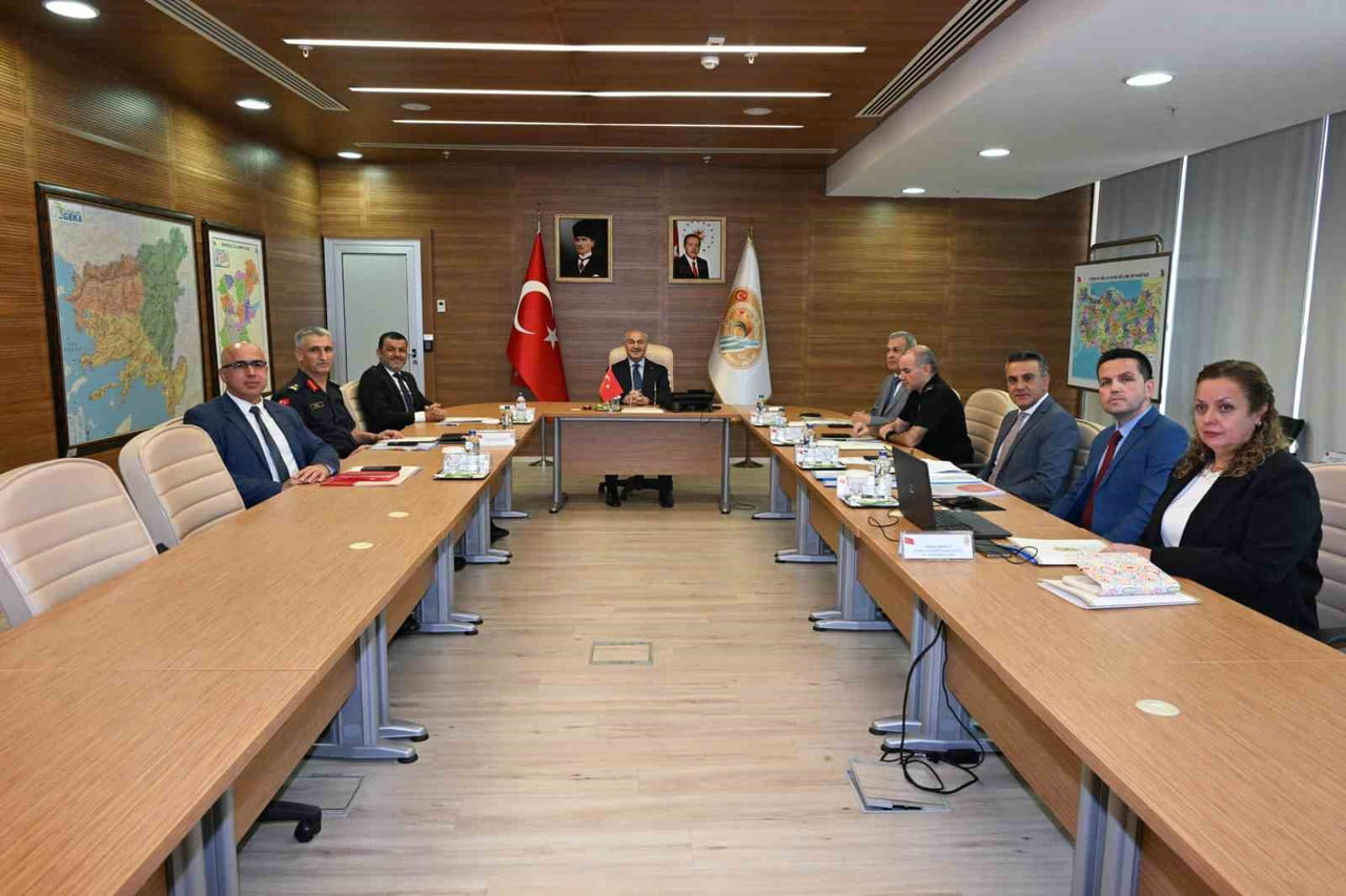 DENİZLİ’DE OKUL GÜVENLİĞİ GÜNDEMİYLE TOPLANAN İL YÜRÜTME KURULU’NDA, OKULLARDA ALINAN FİZİKİ...