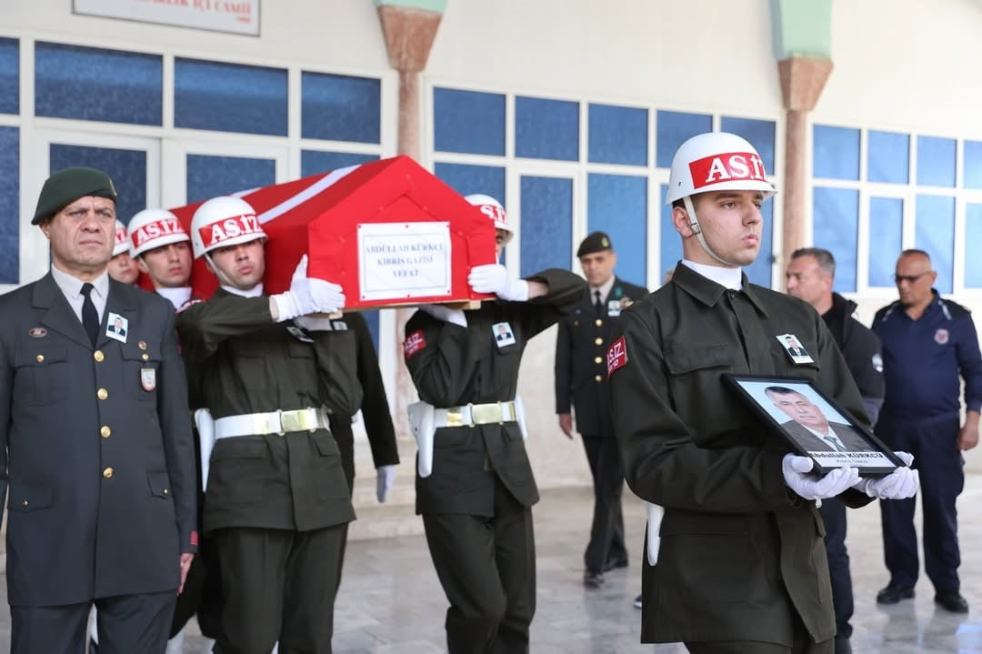 DENİZLİ’DE YAŞAYAN 73 YAŞINDAKİ KIBRIS GAZİSİ ASRİ MEZARLIK'TA DÜZENLENEN ASKERİ TÖRENİN ARDINDAN...