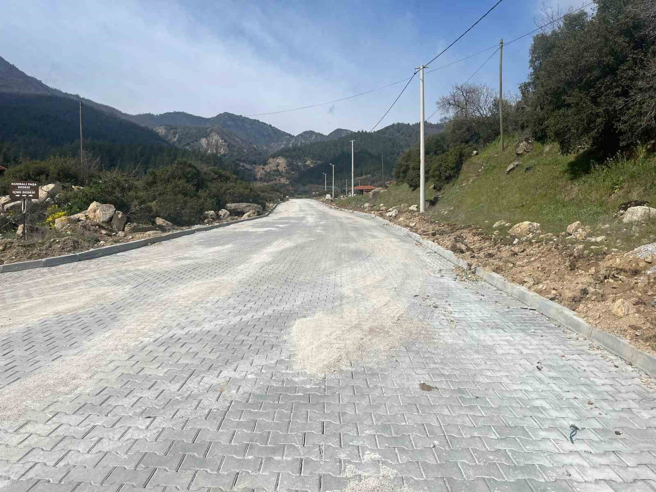 DENİZLİ’NİN BULDAN İLÇESİNDE BOSTANYERİ MAHALLESİ VE KARŞIYAKA MAHALLELERİNİ BAĞLAYAN YOLDA UZUN...