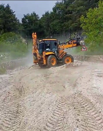 DENİZLİ’NİN BULDAN İLÇESİNE BAĞLI BOZALAN MAHALLESİ’NDE ETKİLİ OLAN ŞİDDETLİ DOLU YAĞIŞI ULAŞIMI...