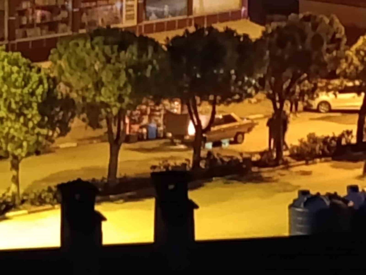 DENİZLİ’NİN KALE İLÇESİNDE SEYİR HALİNDEYKEN ALEV ALAN OTOMOBİL BİR ANDA ALEV ALDI. YANGIN İTFAİYE...