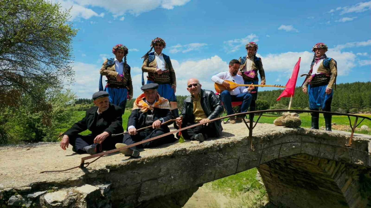DENİZLİ’NİN TAVAS İLÇESİNDE, ZEYBEKLİK VE EFELİK KÜLTÜRÜ SADECE FESTİVALLERDE DEĞİL, GÜNLÜK...