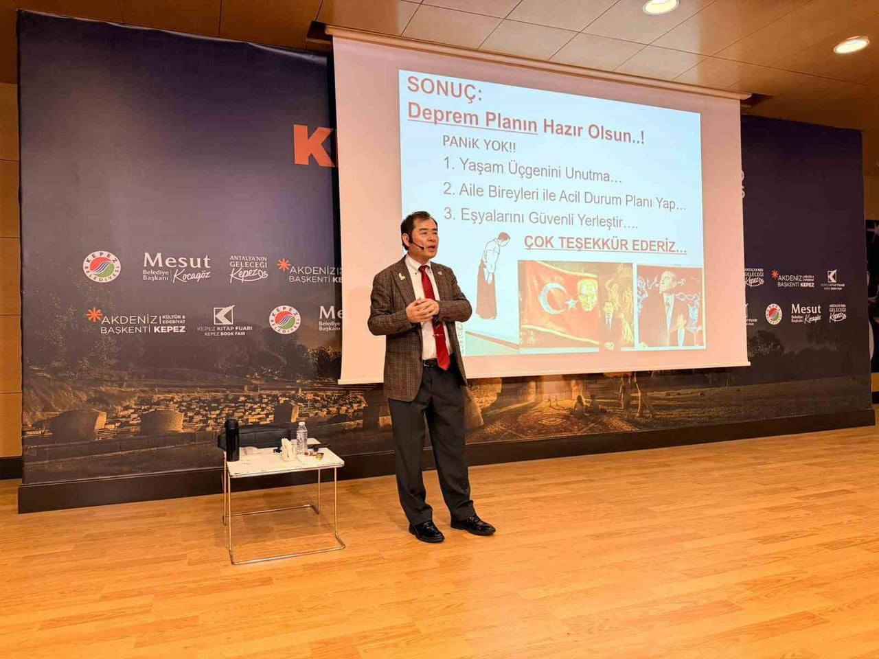 DEPREM UZMANI YOSHİNORİ MORİWAKİ, KEPEZ KİTAP FUARI'NDA ANTALYALI ÇOCUKLARLA BİR ARAYA GELEREK...