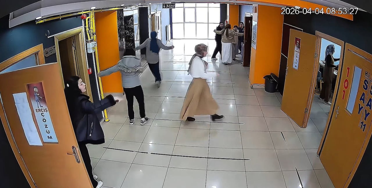 DEPREME KURSTA YAKALANAN ÖĞRENCİLER BÜYÜK KORKU YAŞARKEN, GÖREVLİ ÖĞRETMENLERİN CANLARINI HİÇE...