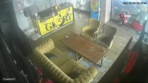 Depremi fark edince sokağa fırladılar