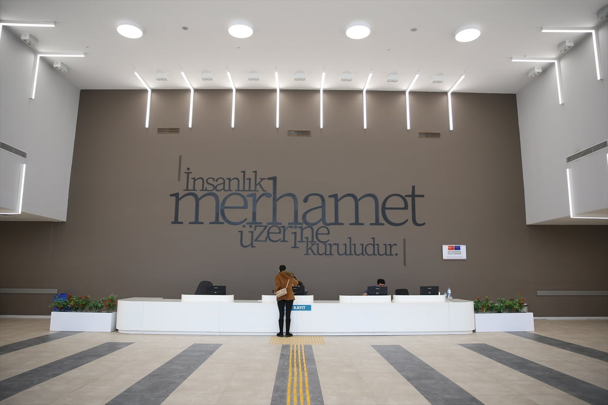 Depremlerde 11 devlet hastanesinden 5'i yıkılan Hatay'da, sağlık altyapısının ayağa kaldırılması...