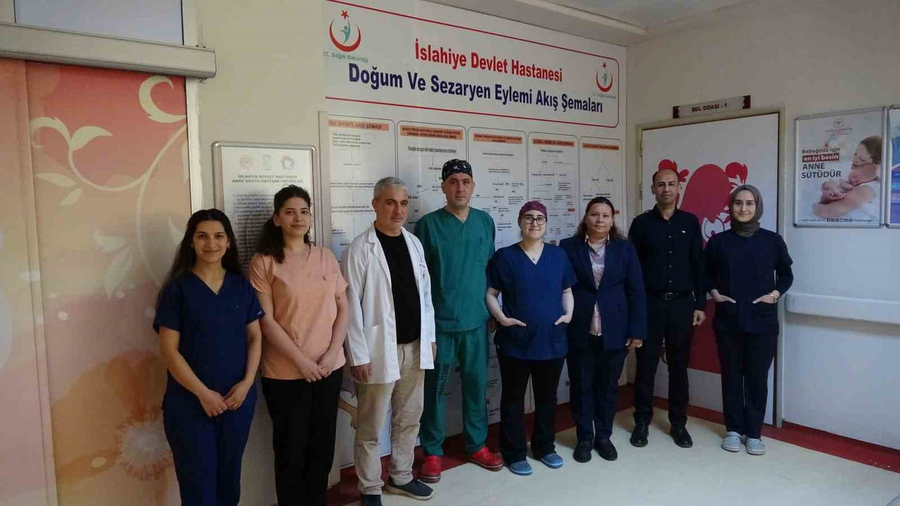 DEPREMLERDE AYAKTA KALAN HASTANE SAĞLIK ÜSSÜNE DÖNÜŞTÜ