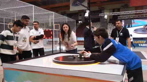 Depremzede öğrencilerin hayallerini gerçeğe dönüştürdükleri 'Hatay Bot' robot yarışması sona...