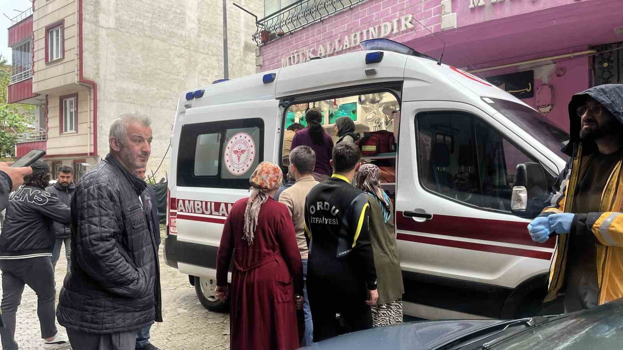 DERE YATAĞINA DÜŞEN ÇOCUĞUN AMBULANS İÇERİSİNDE TEDAVİ EDİLMESİ