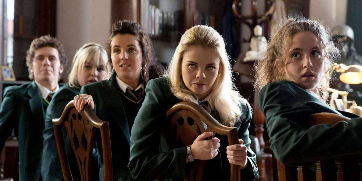Derry Girls Konusu Nedir