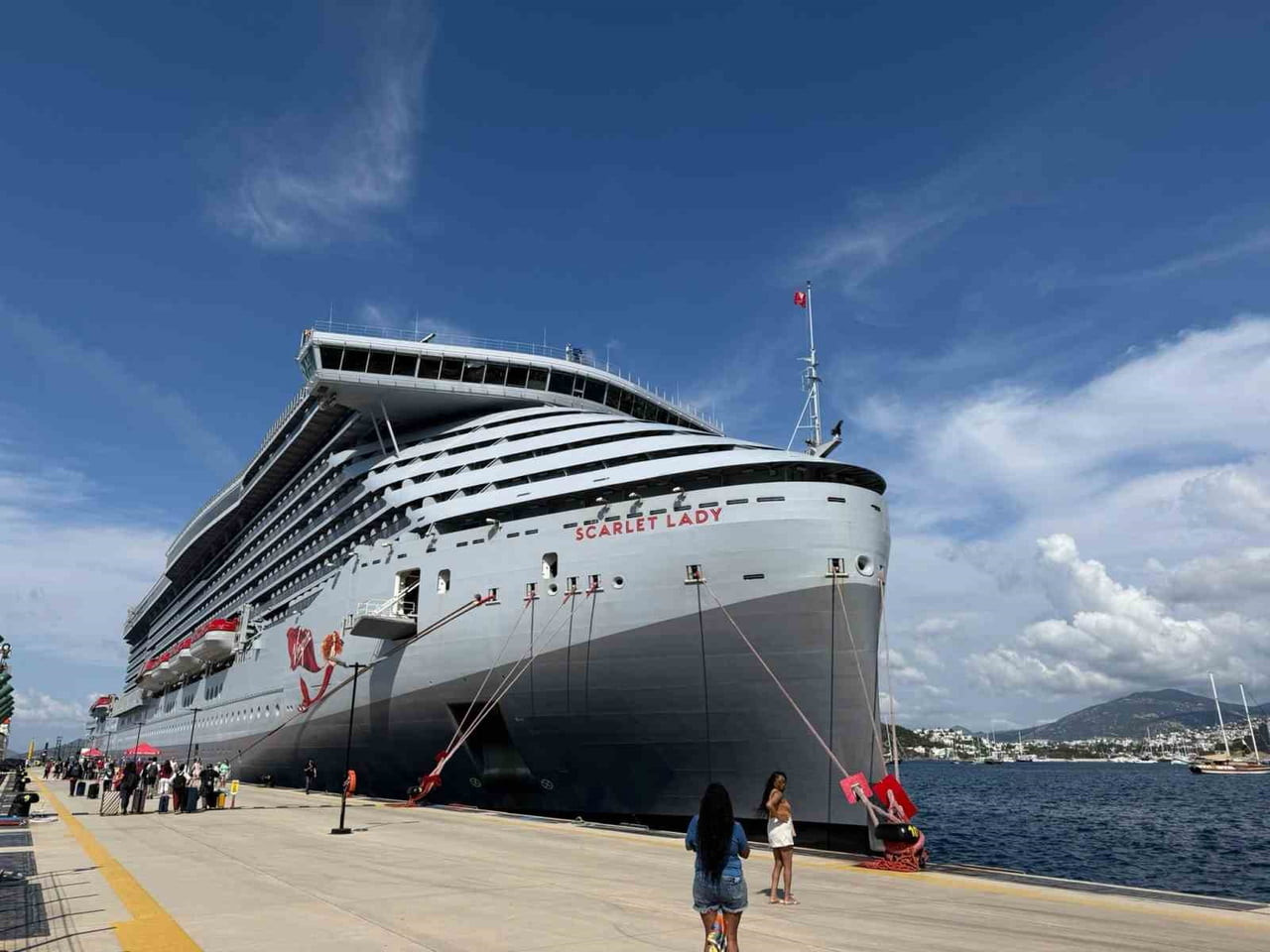 DEV KRUVAZİYER 2 BİN 588 TURİST BODRUM’A GELDİ