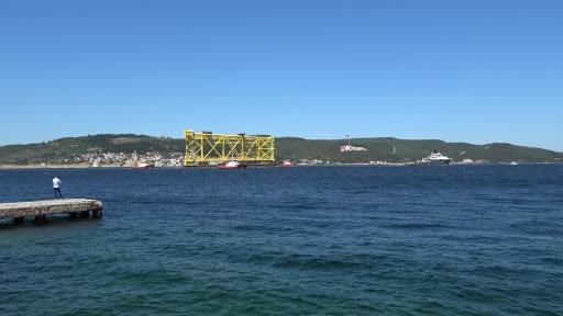 Dev sondaj platformu iskelesi Çanakkale Boğazı'ndan geçiyor