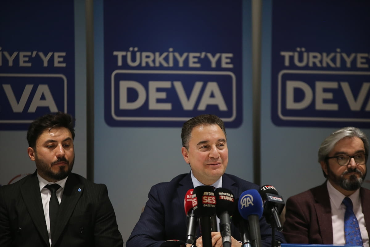 DEVA Partisi Genel Başkanı Ali Babacan, Aydın'da gazetecilerle buluştu. 