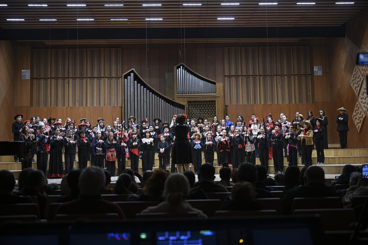 Devlet Çoksesli Çocuk Korosu, "Sesin Atlası" projesi ile CSO Ada Ankara'da izleyiciyle buluştu.