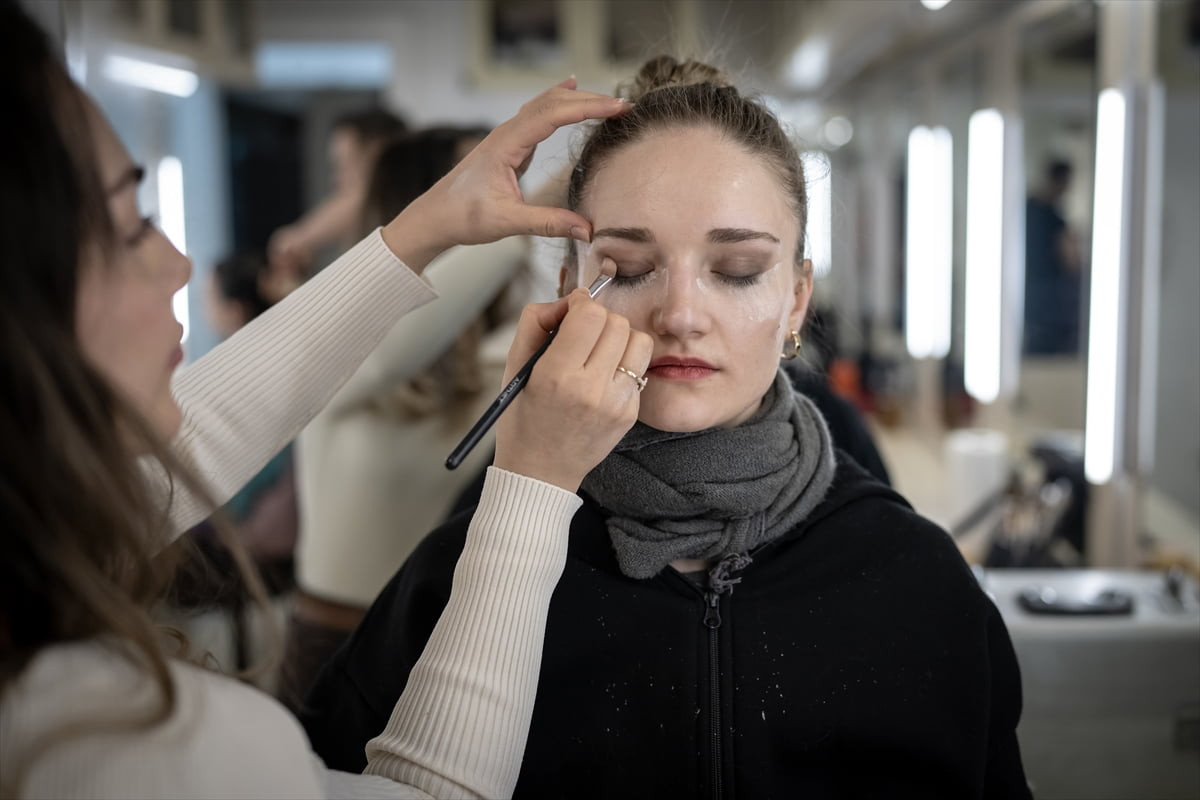 Devlet Opera ve Balesi (DOB) 15. yüzyılda yakılarak idam edilen Fransız kadın kahraman Jeanne...