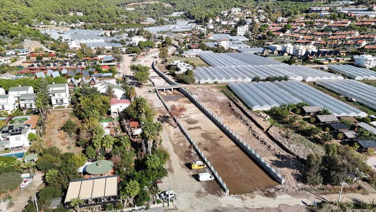 Devlet Su İşleri Genel Müdürlüğünce (DSİ) Antalya'nın Kumluca ilçesinde projelendirilen taşkın...