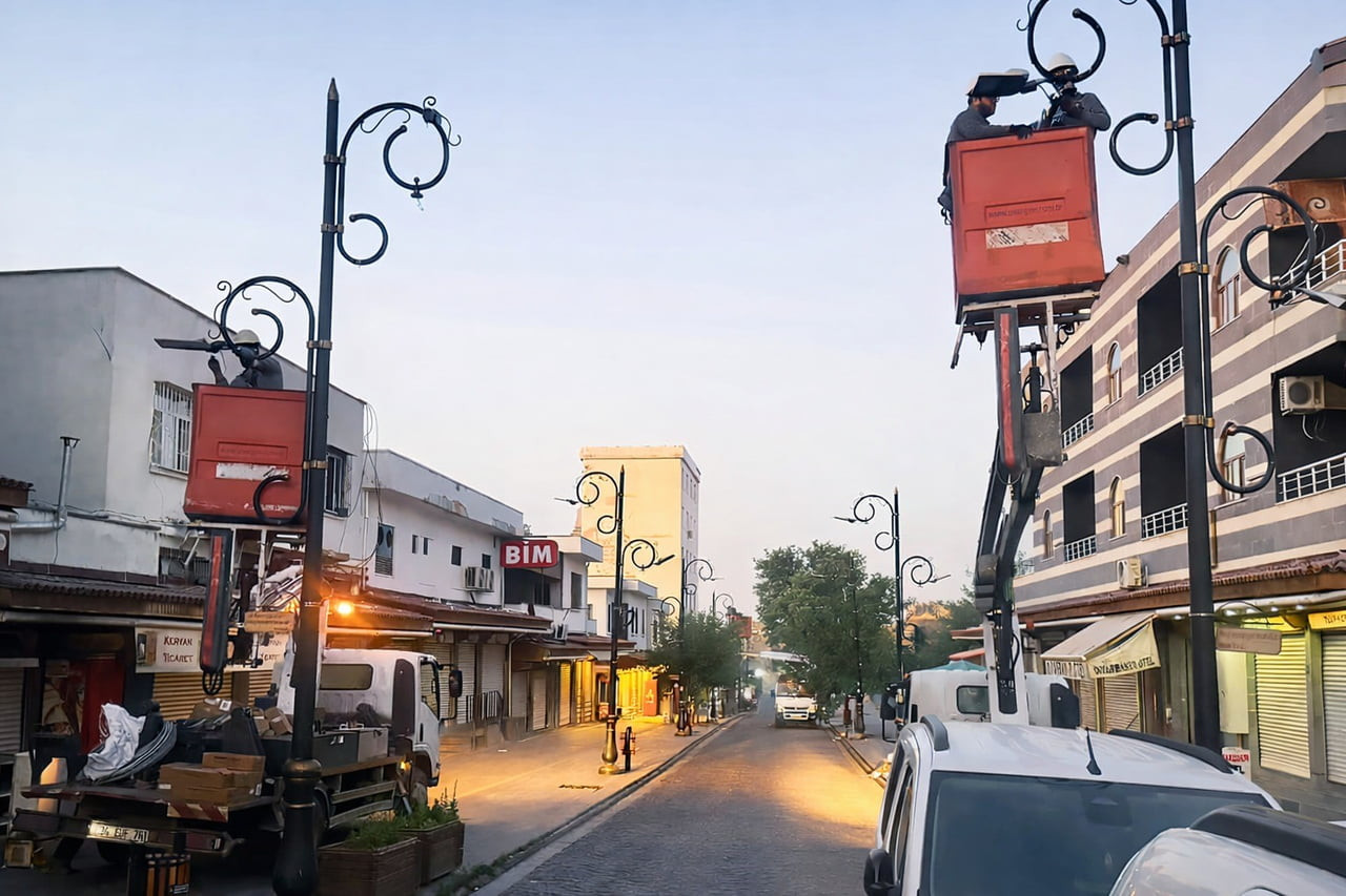 DİCLE ELEKTRİK, DİYARBAKIR'IN TARİHİ SURİÇİ BÖLGESİNDE GAZİ CADDESİ, MELİKAHMET CADDESİ VE ULU...