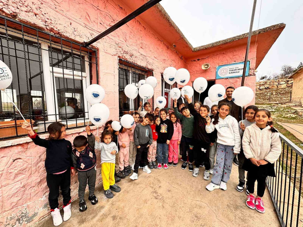 DİCLE ELEKTRİK TARAFINDAN ÇALIŞANLARININ GÖNÜLLÜLÜK ESASIYLA YÜRÜTTÜĞÜ SOSYAL SORUMLULUK PROJELERİ...