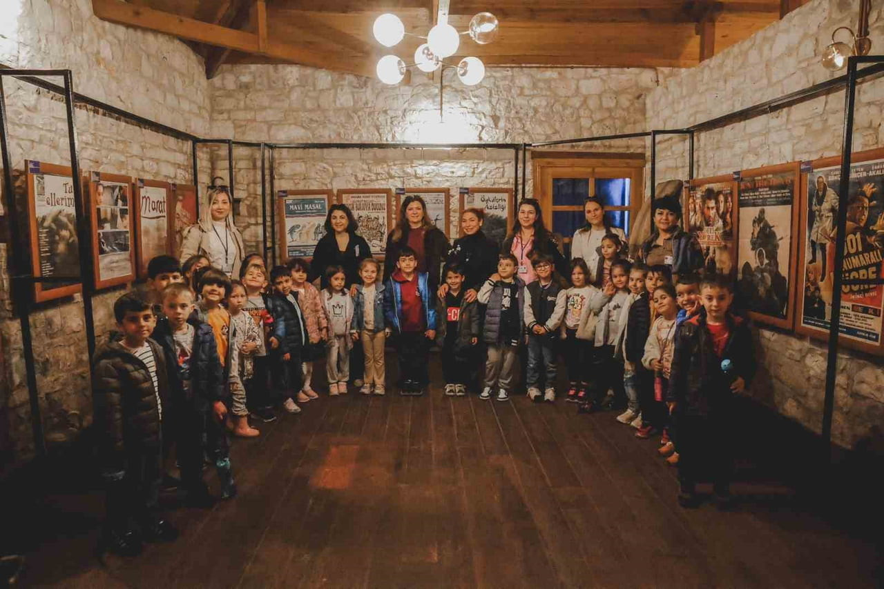 DİDİM BELEDİYESİ’NİN MİNİK ÖĞRENCİLERİ, KÜTÜPHANELER HAFTASI KAPSAMINDA TÜRKİYE’NİN EN BÜYÜK KÖY...