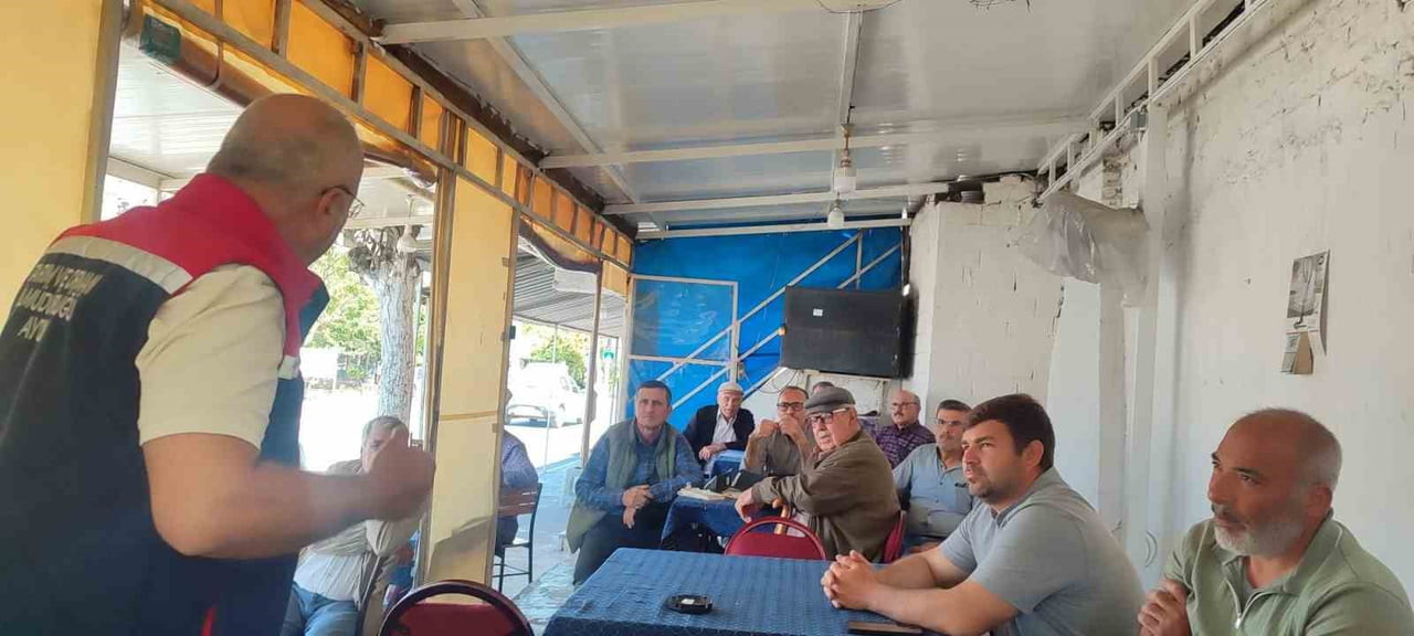 DİDİM İLÇE TARIM VE ORMAN MÜDÜRLÜĞÜ TARAFINDAN AKYENİKÖY MAHALLESİ’NDE ÜRETİCİLERLE BİR ARAYA...