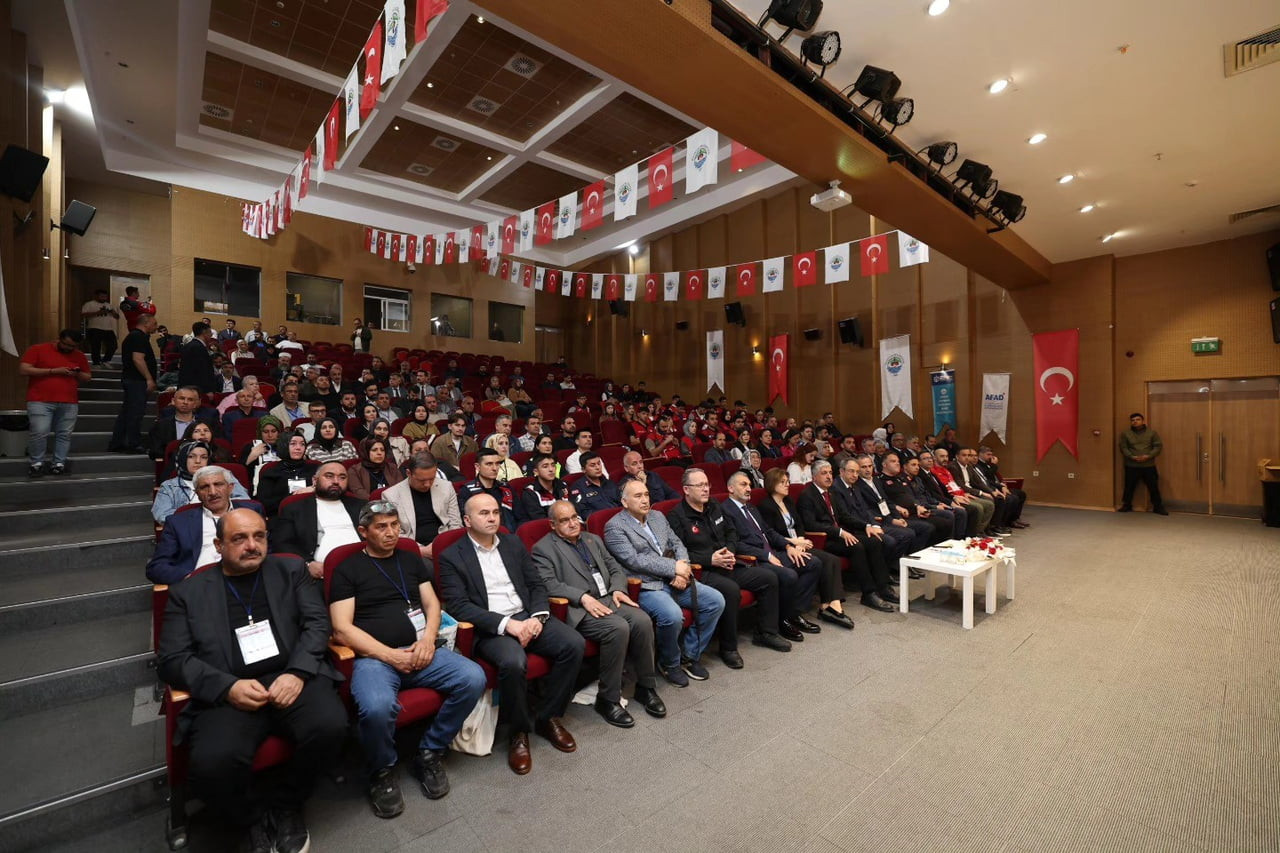 DİLOVASI'NDA MAHALLE HALKININ AFETLERE KARŞI BİLİNÇLENDİRİLMESİ AMACIYLA DÜZENLENEN "KOCAELİ...