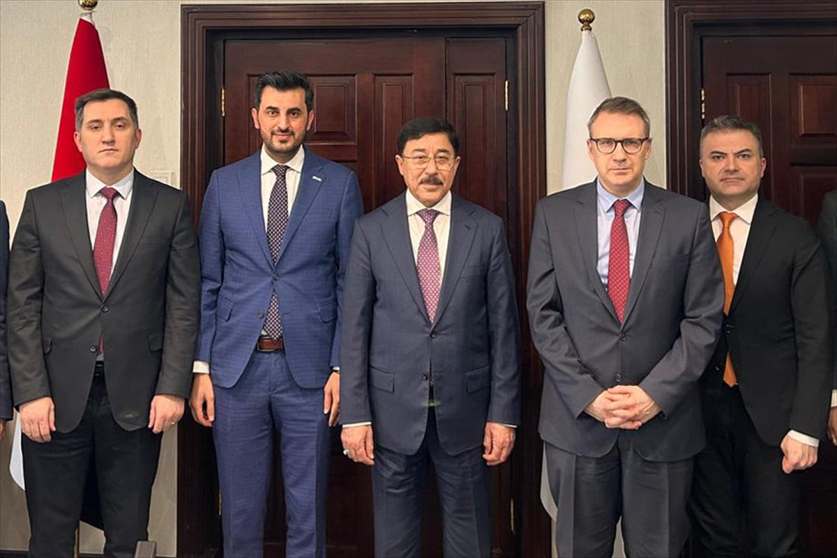 Dış Ekonomik İlişkiler Kurulu (DEİK) Türkiye-Irak İş Konseyi Başkanı Halit Acar (sol 2)...