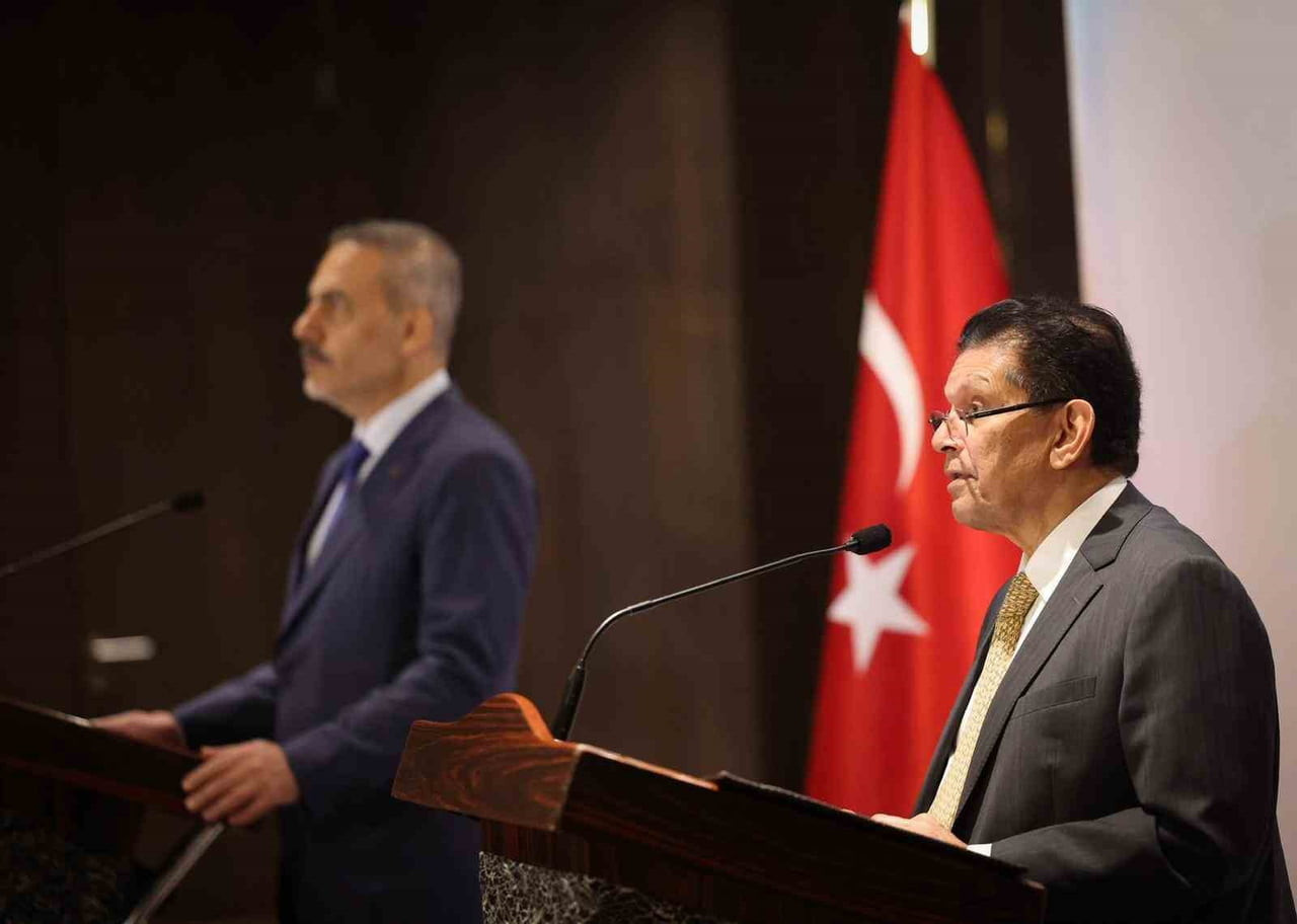 DIŞİŞLERİ BAKANI HAKAN FİDAN, DAKKA'DA BANGLADEŞLİ MEVKİDAŞI KHALİLUR RAHMAN İLE ORTAK BASIN...