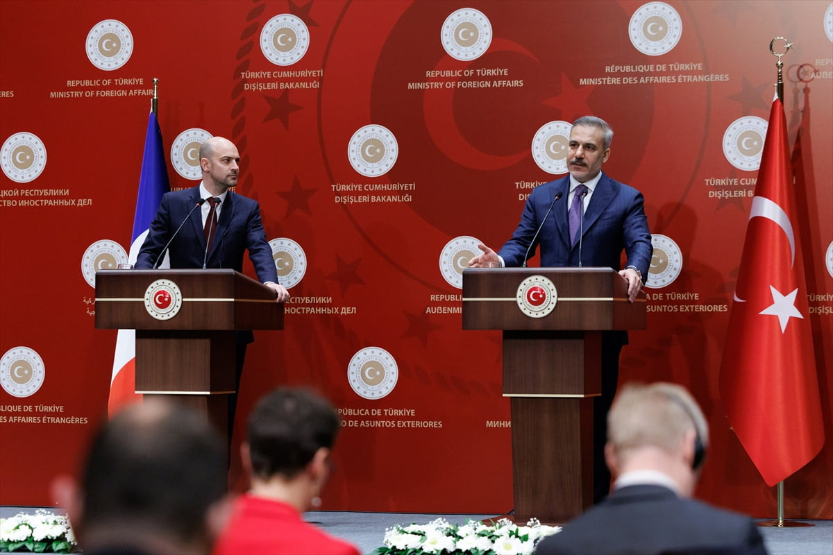 Dışişleri Bakanı Hakan Fidan, Fransa Avrupa ve Dışişleri Bakanı Jean-Noel Barrot ile Ankara'daki...