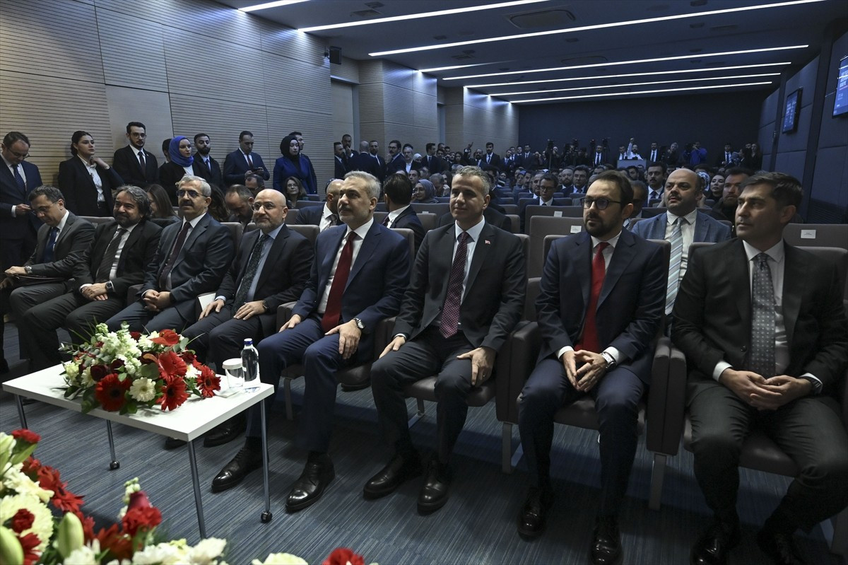 Dışişleri Bakanı Hakan Fidan, Siyaset, Ekonomi ve Toplum Araştırmaları Vakfı'nda (SETA)...