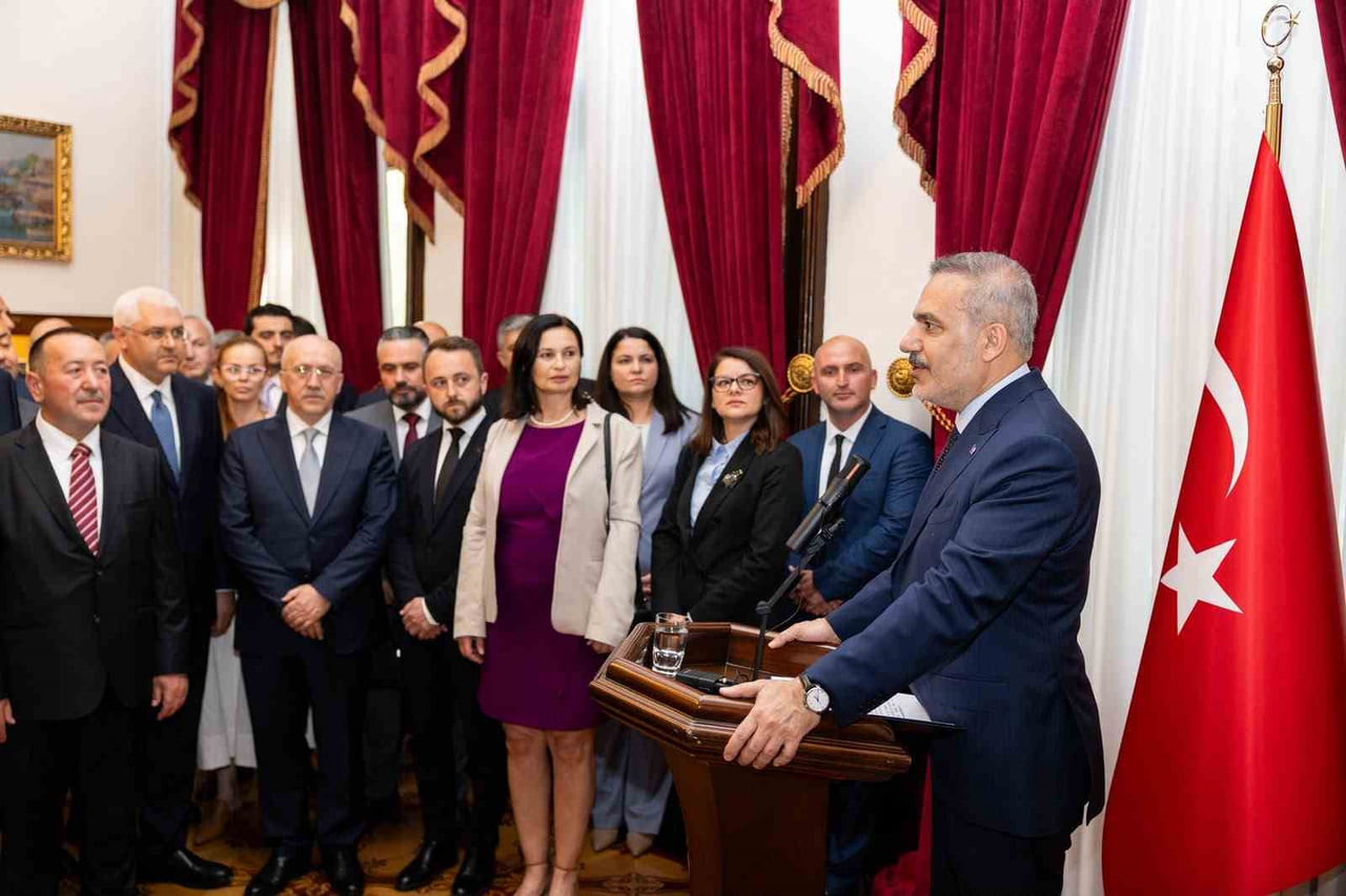 DIŞİŞLERİ BAKANI HAKAN FİDAN, SOFYA TEMASLARI KAPSAMINDA BULGARİSTAN’DAKİ TÜRK İŞ İNSANLARI VE...
