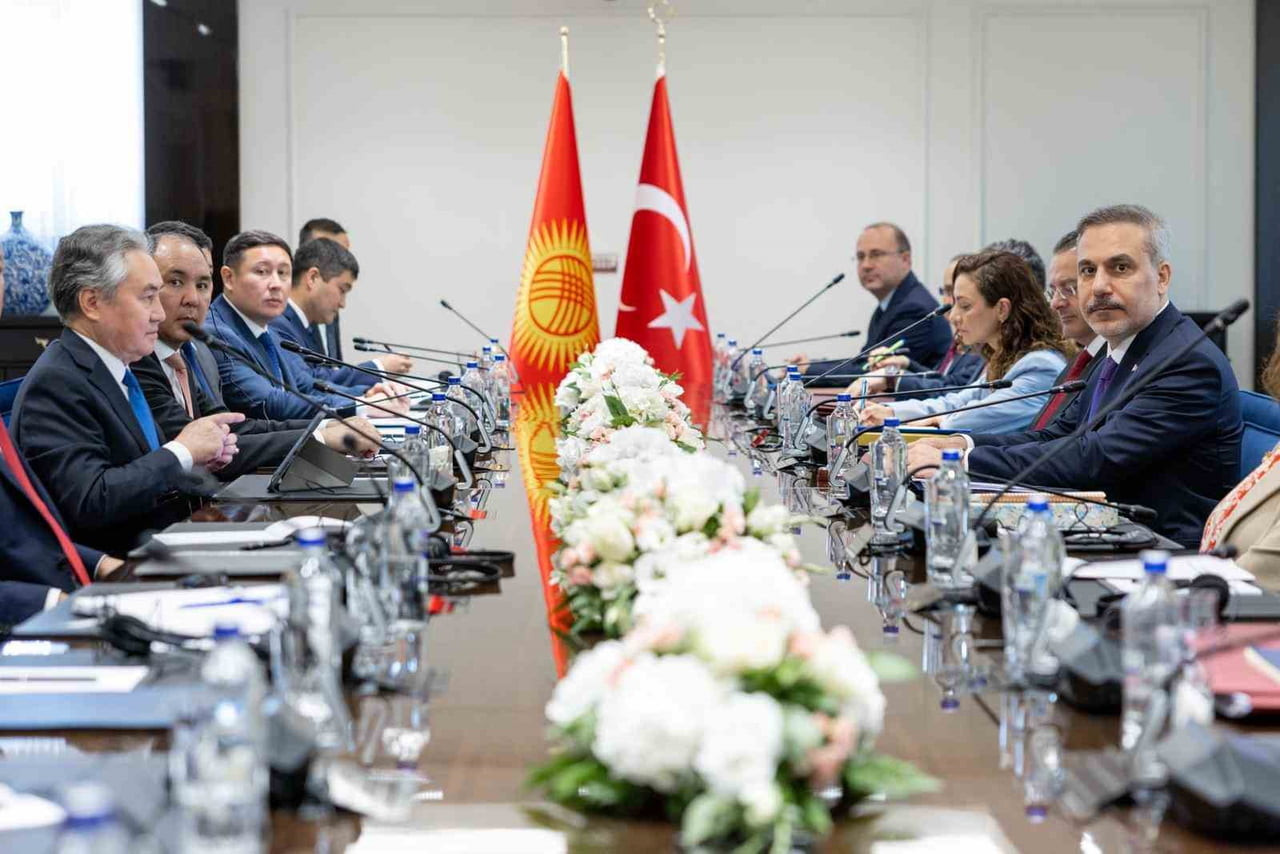 DIŞİŞLERİ BAKANI HAKAN FİDAN VE KIRGIZİSTAN DIŞİŞLERİ BAKANI CEENBEK KULUBAYEV'İN EŞ...