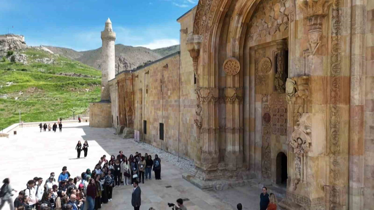 DİVRİĞİ ULU CAMİİ VE DARÜŞŞİFASI