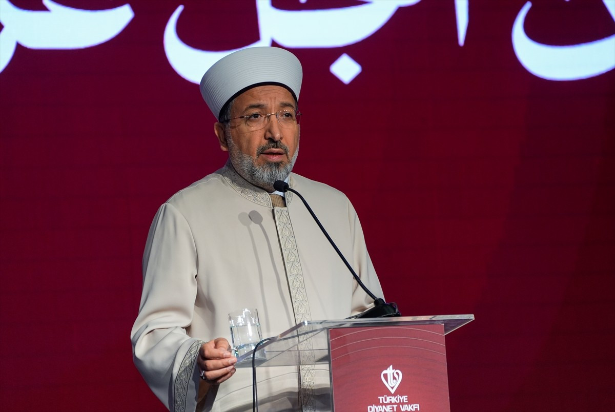 Diyanet İşleri Başkanı Prof. Dr. Safi Arpaguş, Türkiye Diyanet Vakfınca (TDV) düzenlenen, 48...