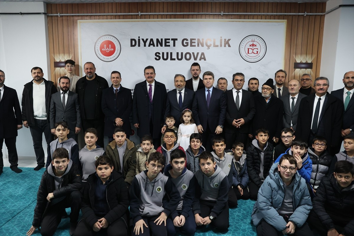 Diyanet İşleri Başkanı Safi Arpaguş, Amasya'nın Suluova ilçesinde Hacı Adnan Zennun Diyanet...