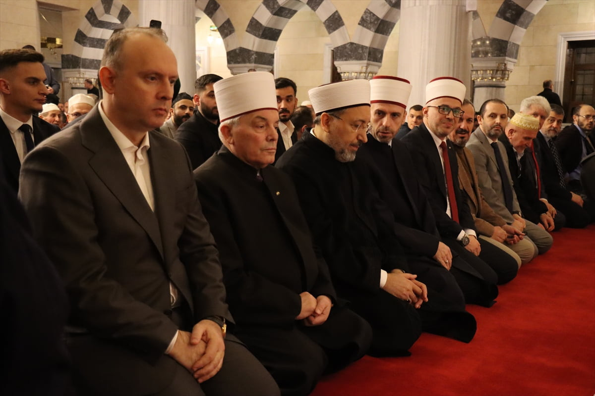 Diyanet İşleri Başkanı Safi Arpaguş (sol 3), Türkiye Diyanet Vakfı (TDV) tarafından Kuzey...