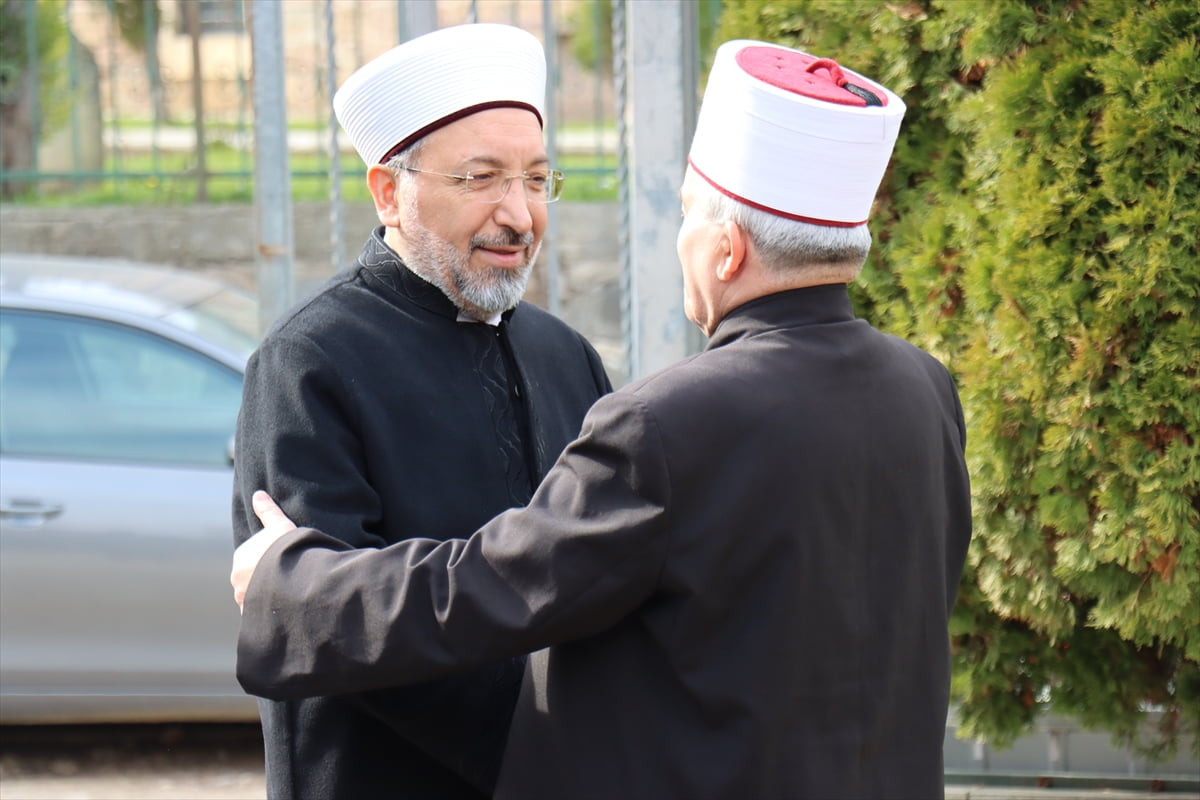 Diyanet İşleri Başkanı Safi Arpaguş (solda), Kuzey Makedonya'daki temasları kapsamında, Kuzey...