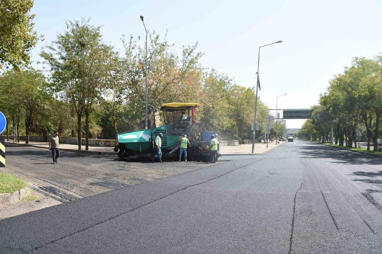 DİYARBAKIR BÜYÜKŞEHİR BELEDİYESİ, 2026 YILI PROGRAMI KAPSAMINDA KENT GENELİNDE 110 BİN TON SICAK...