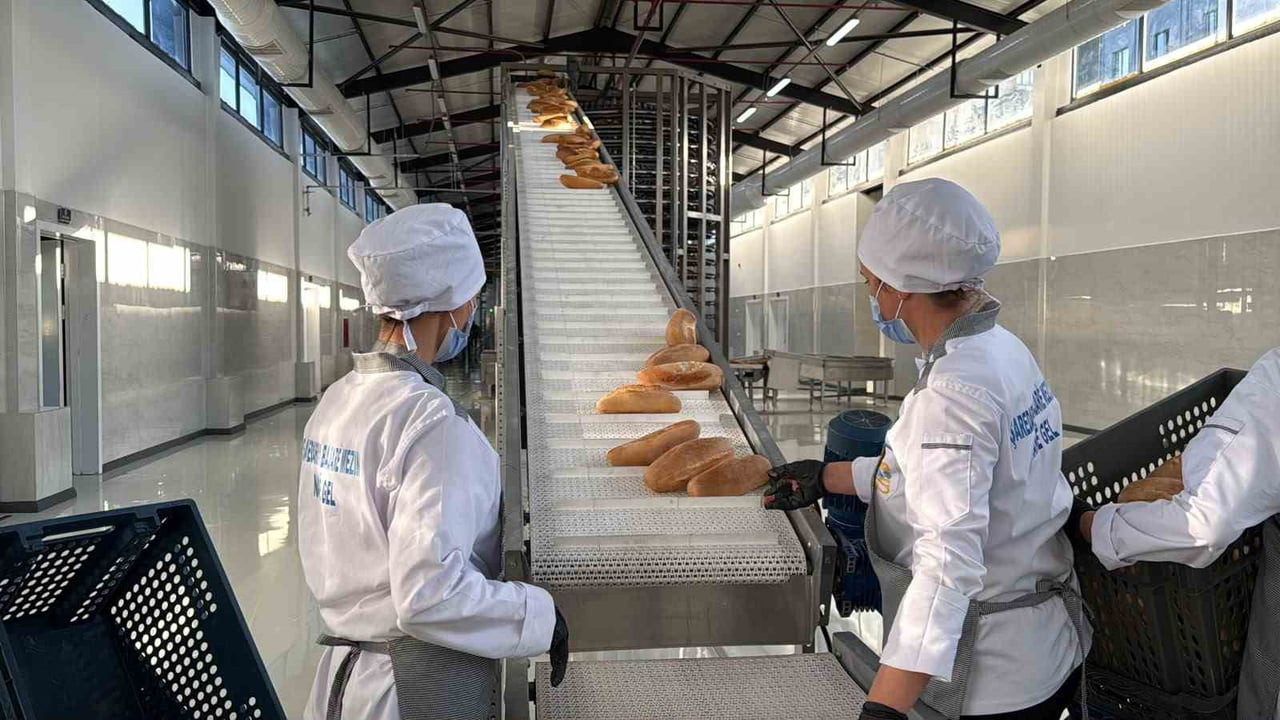 DİYARBAKIR BÜYÜKŞEHİR BELEDİYESİ TARAFINDAN 100 BİN KAPASİTELİ HALK EKMEK FABRİKASI...