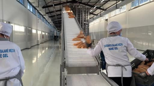 Diyarbakır'da 100 bin kapasiteli halk ekmek fabrikası açıldı
